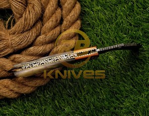 Cuchillo de Caza Plegable Premium OEM RB de Acero de Damasco con Mango de Palisandro, Empuñadura de Latón y Hoja de 7 Pulgadas para Camping - Product Image 6