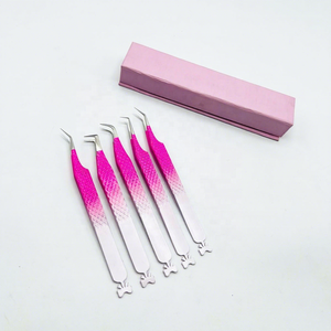 Pince à cils rose ombré Diamond Grip en acier inoxydable, pointe précise pour l'application des cils, volume russe - Product Image 3
