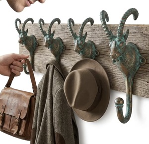 Gancho de Pared con Cabeza de Cabra de Hierro Fundido Hecho a Mano, Ecológico, Ajustable, Impermeable, Estilo Vintage para Ropa - Product Image 2