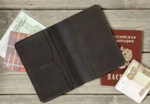 Artha - Porta Pasaportes y Tarjetero de Cuero Genuino Premium de 5 Pulgadas con Cierre de Cremallera - Product Image 2
