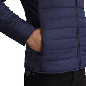 Blouson d'hiver matelassé personnalisé pour homme avec capuche à cordon et patchs, design élégant, vêtement en toile - Product Image 6