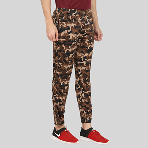 Pantalon de survêtement sportif rouge à quatre voies avec bande latérale, logo personnalisable, impression HD, lavage coloré, 100 % polyester, séchage rapide, tailles homme M/L/XL - Product Image 4