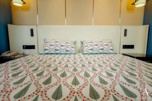 AYAANA - Juego de 3 Colchonetas Plegables de Lujo de Algodón/Lino, Duraderas para Todas las Estaciones, 2.0m con Fundas de Almohada, Reversibles - Product Image 5