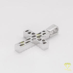 จี้กางเขนขนาดเล็กทำมือ ดีไซน์หรูหราด้วยเพชรโมอิสซาไนต์ - Product Image 5