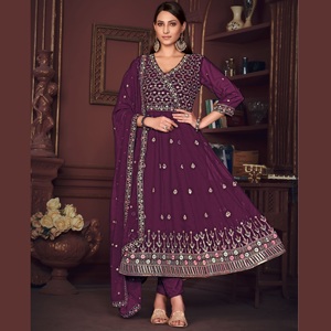 Costume Anarkali pour femmes, élégant, violet, manches 3/4, en crêpe de georgette, semi-couture, pour les mariages et les occasions festives - Product Image 1