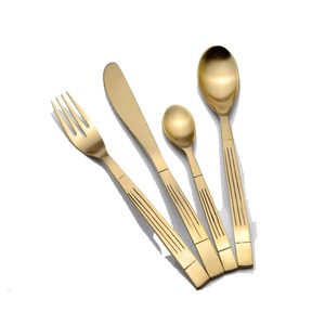 Juego de cubiertos de acero inoxidable de tonos cálidos de la más alta calidad que mejora la experiencia gastronómica con un toque premium. - Product Image 6
