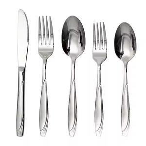 Ensemble de couverts de table haut de gamme en métal, cuillère, fourchette, couteau en acier inoxydable, ensemble de couverts élégant pour une table de repas raffinée - Product Image 2