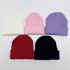 Gorros de Marca Privada Directo de Fábrica para Mayoristas Globales, Patrones de Tejido Personalizados, Bordado de Marca y Listos para Venta al por Menor - Product Image 1