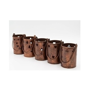 Portavelas cilíndrico de metal con acabado antiguo en cobre, con recortes de árbol y estrella, para decoración navideña del hogar. - Product Image 4