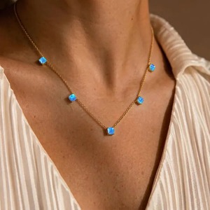 Collier en opale bleue plaqué argent, coupe Asscher, avec maillons, tendance, minimaliste, délicat, bijoux en opale pour femme - Product Image 2