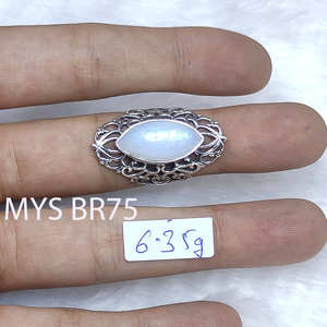 แหวนเงินมูนสโตนสีรุ้ง เงินแท้ 925 ประดับพลอย งานแฮนด์เมด เครื่องประดับและแหวนคุณภาพสูง - Product Image 1