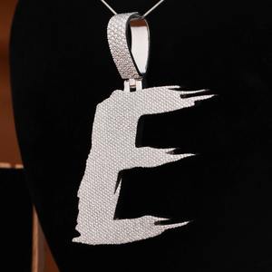 Pendentif bijoux Hip Hop de luxe avec un design unique plaqué argent et pierre de diamant de haute qualité à la demande - Product Image 3