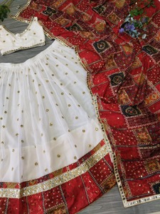 Conjunto de Lehenga Choli Blanco y Rojo con Bordado de Espejo, Traje Tradicional Indio para Bodas, Vestido Largo de Algodón para Mujer - Product Image 5