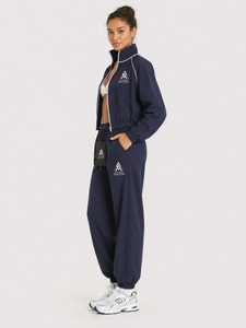 Conjunto Deportivo Premium para Mujer Diseñado para Comodidad, Rendimiento y Actividades Deportivas y de Ocio Diarias - Product Image 4