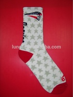 Chaussettes de sport en coton éponge rayées longues à la cheville, personnalisées de haute qualité, pour adultes et garçons, avec logo tricoté et semelle épaisse, idéales pour le basketball et le baseball au printemps.