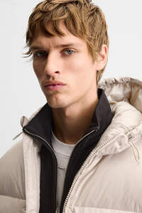 Chaqueta Bomber Acolchada Gris Perla con Logotipo Personalizado, Corte Regular, Cuello Redondo, Bolsillos con Cremallera, Tallas Grandes, Ropa de Invierno para Hombre - Product Image 2