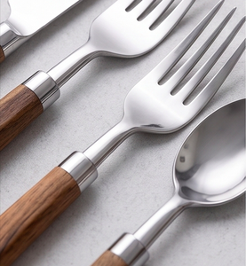 Ensemble de couverts en acier inoxydable avec manche en bois, design minimaliste, 5 pièces, compatible lave-vaisselle, couleur argentée, pour table à manger - Product Image 2