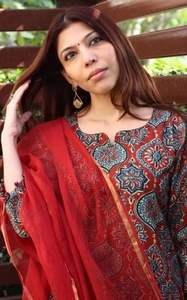 Conjunto de Salwar Kameez de Viscosa para Mujer KV, de Secado Rápido y Sin Arrugas - Product Image 1