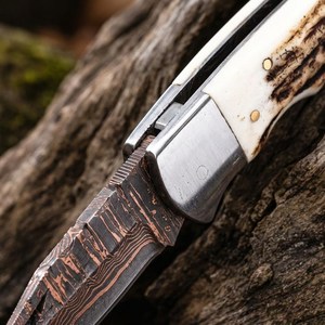 Cuchillo de caza de acero de Damasco con mango de hueso y hoja de filo recto - Product Image 4