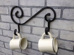 Support à tasses rustique en fer de qualité supérieure pour une cuisine d'inspiration campagnarde, offrant un rangement durable et élégant - Product Image 3