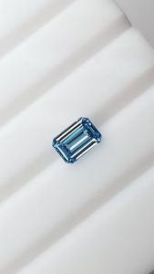 Diamant de laboratoire de 3 carats, taille émeraude, couleur bleu fantaisie, VS2, diamant non monté - Product Image 1
