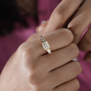 Bague de fiançailles en or jaune 14 carats avec diamant de laboratoire certifié IGI, taille émeraude, 2 carats - Product Image 5
