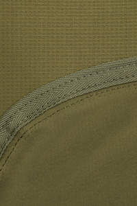 Material ligero, doble cierre frontal con hebillas en T y cierre de velcro, franja metálica color verde oliva - Product Image 6