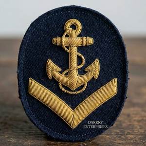 Écussons de blazer faits main personnalisés en fil de bullion, motifs ancre et chevron, emblèmes de mode nautiques, logos en fil doré, service personnalisé - Product Image 1