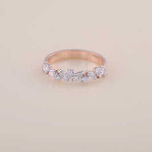 Anillo de Boda de Moissanita y Diamantes en Oro Rosa, Anillo Curvo Apilable de Media Eternidad, Anillo de Aniversario para Mujer, Regalo de Joyería - Product Image 1