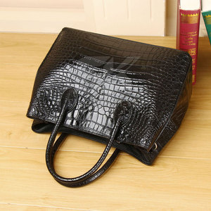 กระเป๋าหนังลายจระเข้แท้ขายดี ดีไซน์ใหม่ทันสมัย รับผลิตตามแบบ (OEM) - Product Image 2