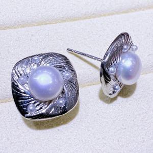 Boucles d'oreilles classiques en argent S925 de style rétro médiéval, avec perles d'eau douce carrées - Product Image 4