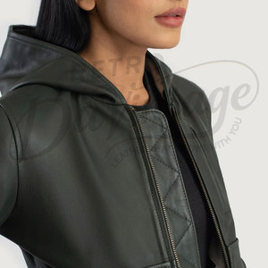 Chaqueta de aviador de cuero genuino negro desgastado para mujer con ribete de piel sintética blanca, corte ajustado, abrigo de invierno de piel de oveja premium para motociclista - Product Image 3