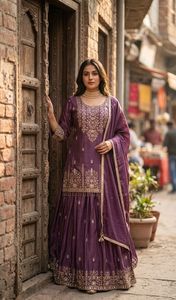 Nuevo Conjunto de Lehenga y Dupatta de Moda, en Seda Chinon con Bordado y Lentejuelas, Listo para Usar - Product Image 4