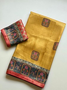 Sari de seda dorada con motivos florales y borde rojo para uso en bodas - Product Image 1