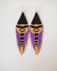 Pendientes Colgantes Clásicos Religiosos Unisex de Fieltro Amarillo con Lentejuelas y Múltiples Cuentas de Mariposa con Perlas de MD Handicrafts - Product Image 5