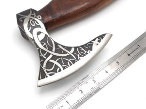 Hache Tomahawk de style Viking Jahangir Enterprise avec manche en bois sculpté et lame en acier au carbone forgé de qualité industrielle, personnalisable - Product Image 6