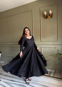 Robe longue brodée en georgette de style ethnique indien et pakistanais, Salwar Kameez pour mariage et fête, pour femmes - Product Image 1