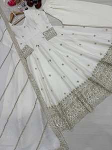 Suministro al por mayor de vestido Anarkali con bordado de lentejuelas y dupatta de georgette, ropa étnica completamente cosida para mujer. - Product Image 4