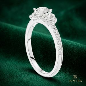 Bague de promesse de luxe à trois pierres en diamant de laboratoire taille ronde, bague demi-éternité pavée de diamants, cadeau d'anniversaire minimaliste pour filles - Product Image 3