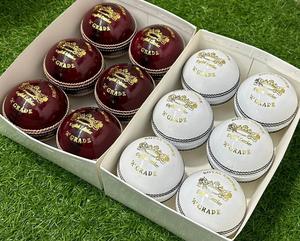 Balle de cricket en cuir rouge cousue main, conforme aux réglementations MCC, qualité supérieure, 80 overs, logo personnalisé, balle dure en cuir. - Product Image 2