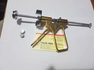 Pistola Manual LipoSculptor para Transferencia de Grasa para Jeringas de 5CC, 10CC y 60CC - REUTILIZABLE de Delta Med Surgical - Product Image 4