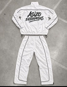 Ensemble de survêtement unisexe imperméable coupe-vent d'hiver style streetwear, veste zippée en nylon blanc et pantalon léger avec poches latérales - Product Image 2