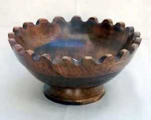 Tazón Artesanal de Madera de Mango con Borde Ondulado, Tazón Grande para Servir Ensaladas, Vajilla Ecológica y Sostenible - Product Image 6