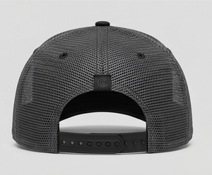 Gorra Trucker Negra de Malla con Logotipo de Goma en Relieve en el Panel Frontal, Unisex, Ajustable, de Seis Paneles, Estilo Casual - Product Image 4