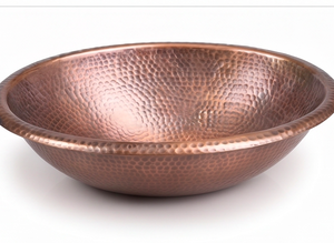Évier ovale en cuivre martelé avec finition rustique et trou de vidange, idéal pour la salle de bain et le comptoir de cuisine - Product Image 5