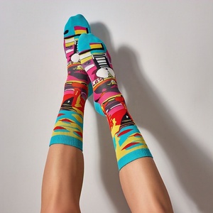 Venta al por mayor OEM Crew calcetines deportivos de algodón con logotipo personalizado etiqueta privada diseño de bambú para calcetines atléticos unisex - Product Image 2