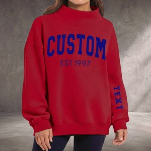 Nouveau sweat-shirt rouge personnalisé pour femme, col montant, avec imprimé lettres bleues sur le devant et sur les manches, coupe classique, à capuche – Vente chaude - Product Image 1