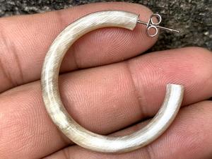 Boucles d'oreilles en corne de buffle, écologiques, faites à la main, modernes, polies, artisanales, pour femmes, usage quotidien, HASAN CRAFT - Product Image 1