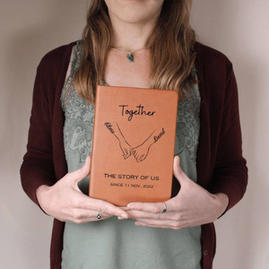 สมุดบันทึกหนังสีน้ำตาลคู่รักแบบสั่งทำพิเศษ ขนาด A5 เข้าเล่มแบบ Thermal Binding ของขวัญวันวาเลนไทน์/วันครบรอบ  รุ่น Al-Amir - Product Image 2