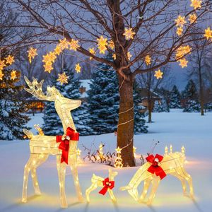 Set Famiglia di Renne 3D Illuminata per Esterni con 230 Luci LED Bianche, Alimentato a Batteria, con Picchetti per Decorazione del Giardino - Product Image 2